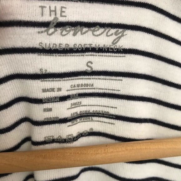 Gap The Bowery Super Soft Striped Long Sleeve V-Neck Tee - Picture 5 of 11